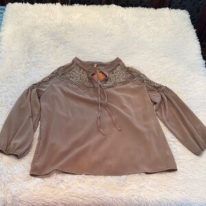 Chic Women's Blouse with Lace Accents